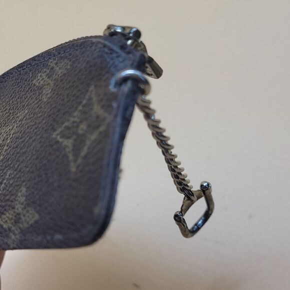 Authentic Louis Vuitton Monogram Keychain - Picture 8 of 10